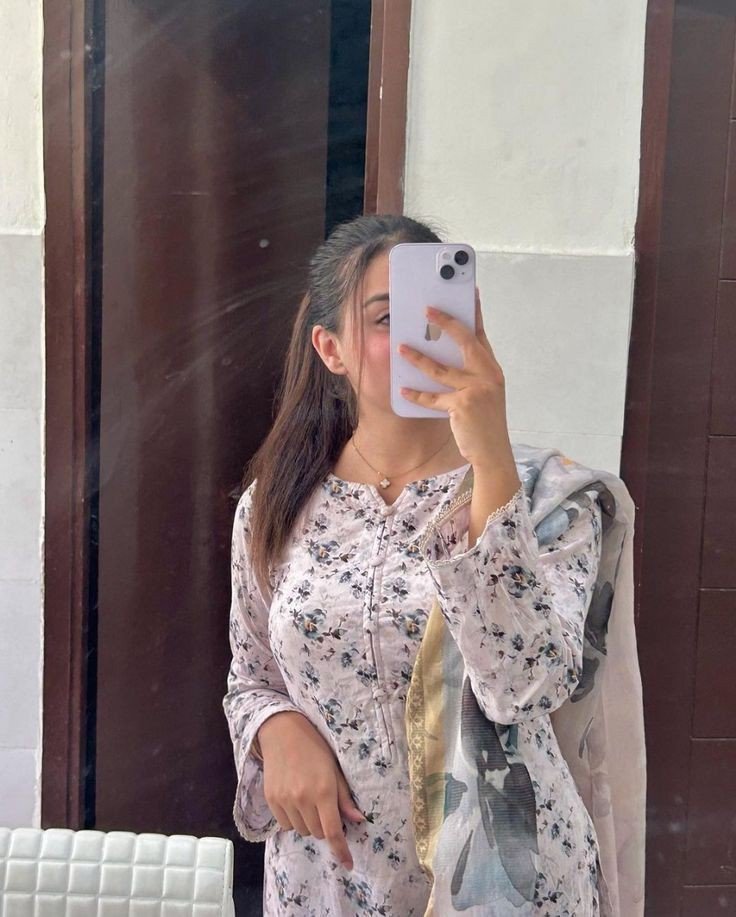 Happy-Girls-Profile-Pic