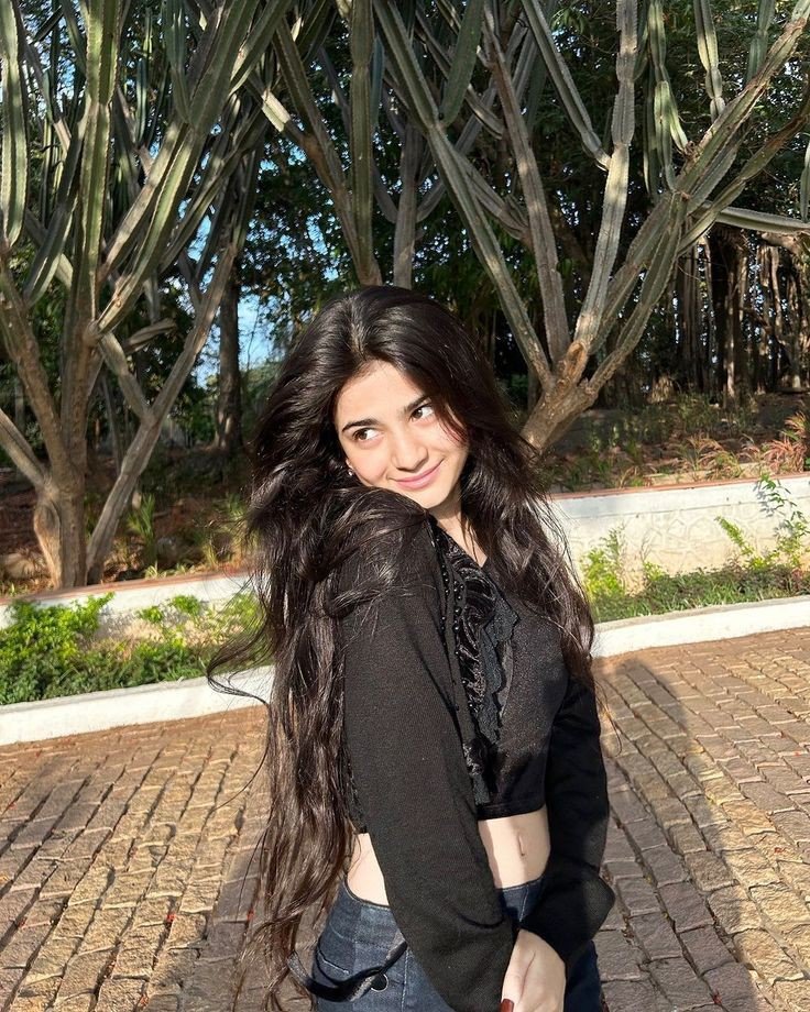 Romantic-Girls-Profile-Pic