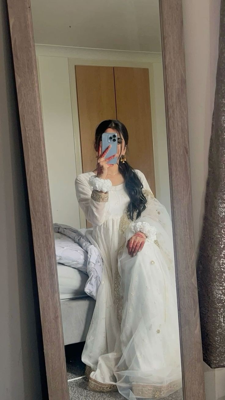 aesthetic-hidden-face-girl-dp