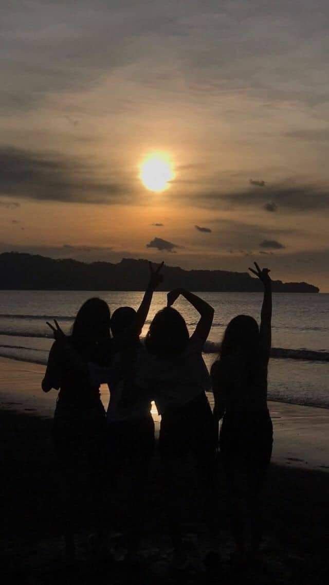 anime-friends-group-dp-girl