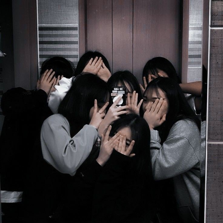 anime-friends-group-dp-girl