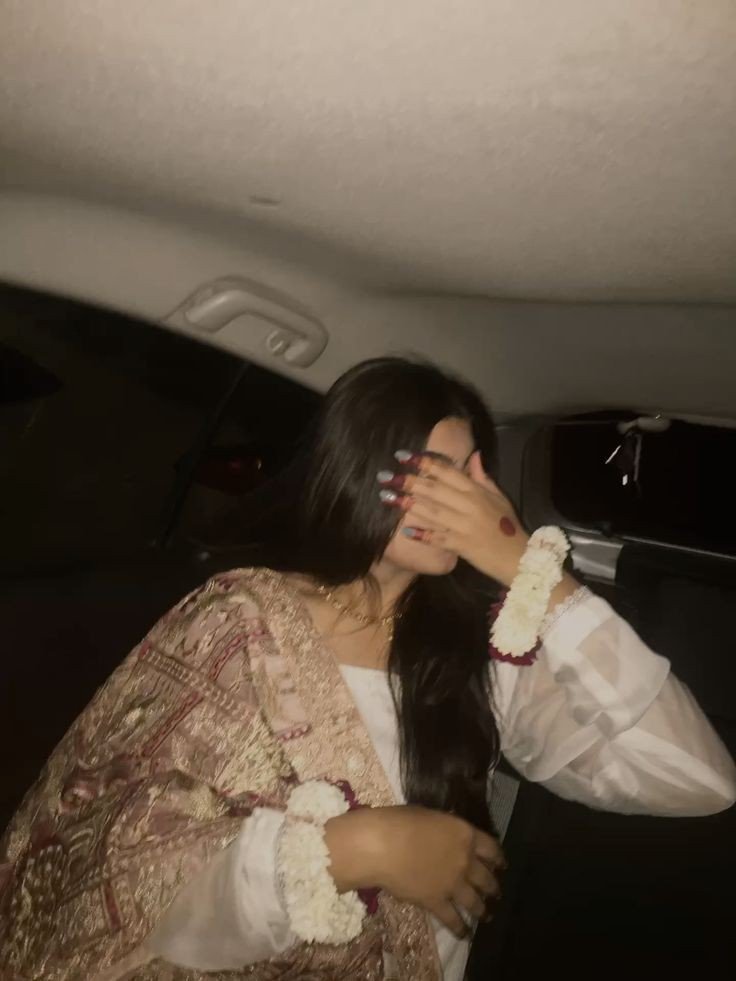 beautiful-mysterious-profile-picture