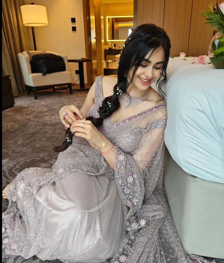 black-saree-girl-dp-hd