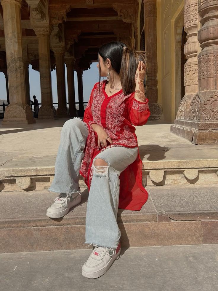 cute-girl-pic-in-saree-for-dp-for-instagram