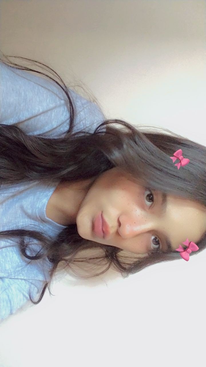 cute-hide-face-girl-pic