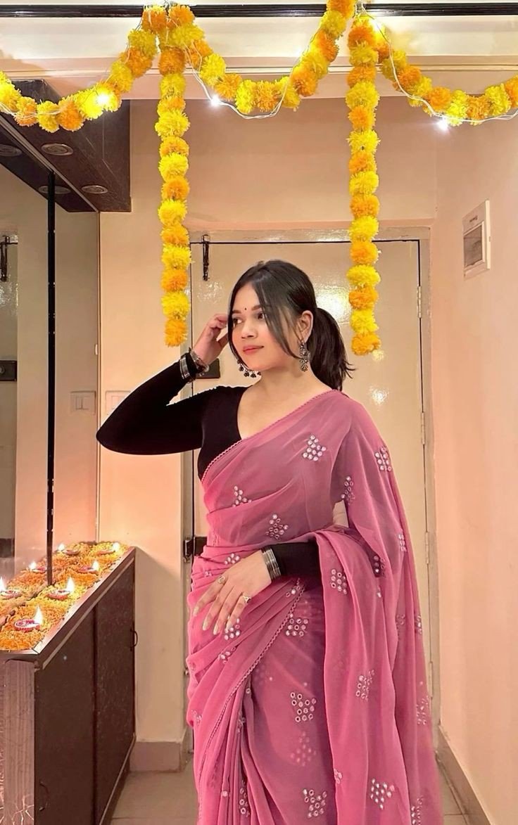 earrings-attractive-instagram-hidden-face-dp-for-girls