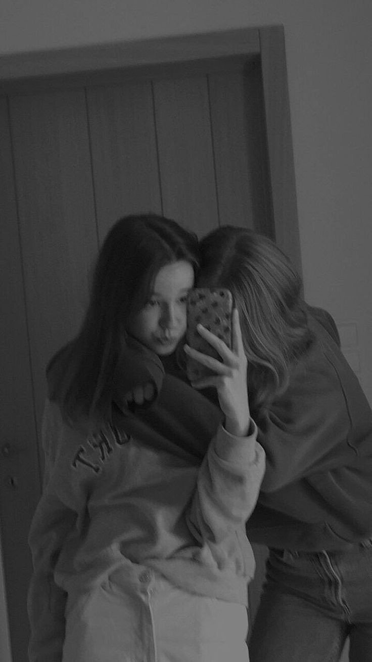 friends-group-dp-crazy