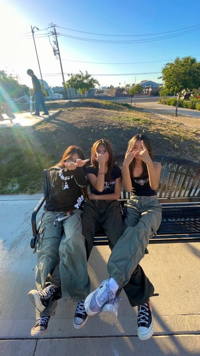 friends-group-dp-download