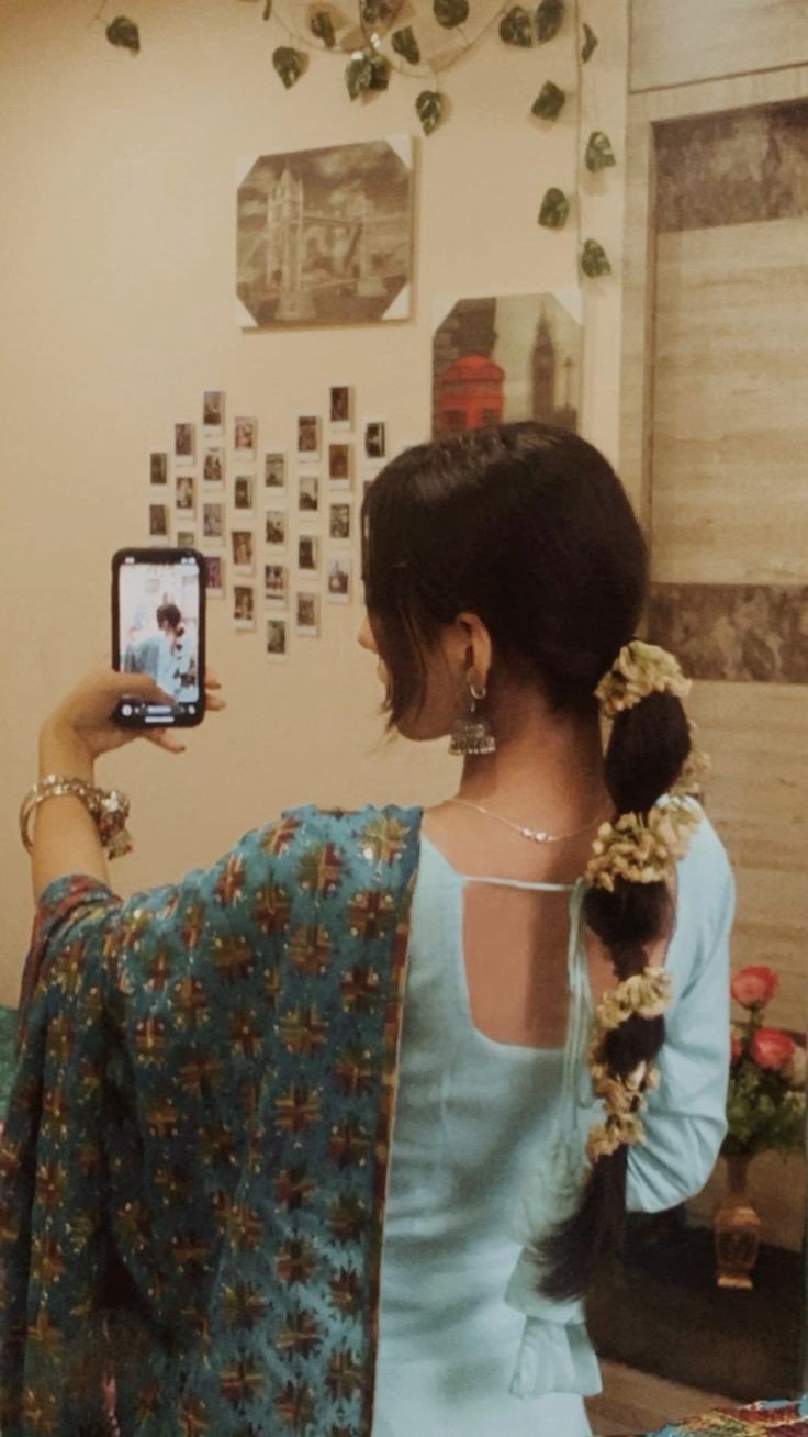 hidden-face-girl-pictures-for-whatsapp