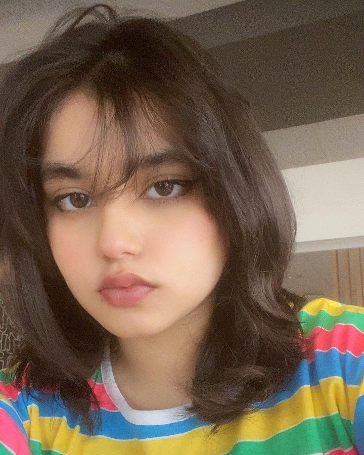 hide-face-girl-pic-aesthetic-iphone