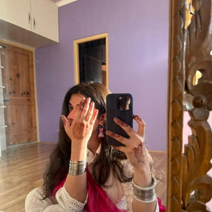 stylish-hidden-face-girl-photo