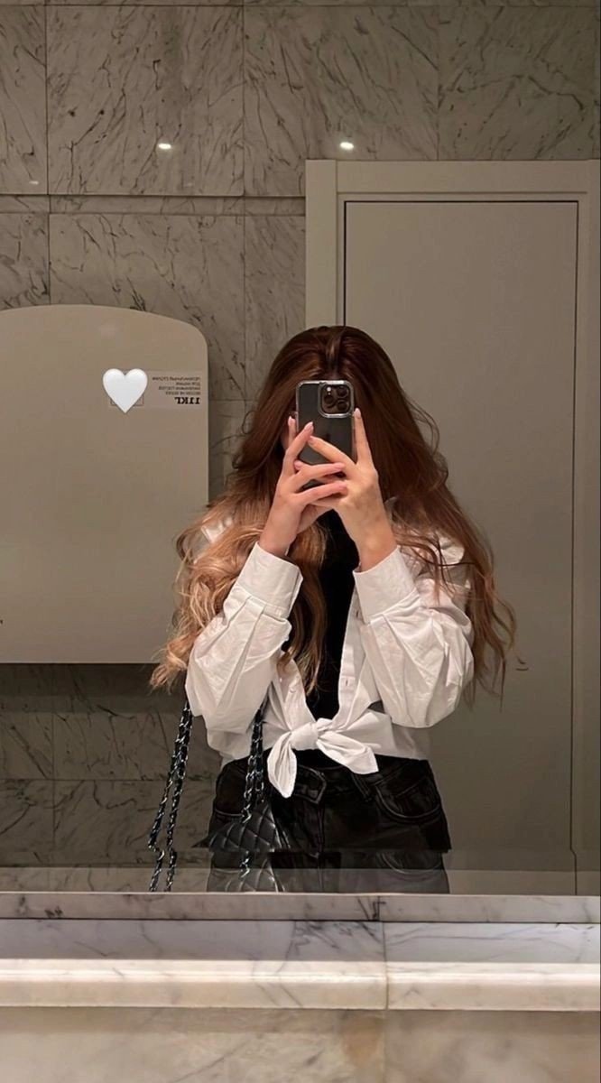 aesthetic-mirror-selfie-dp