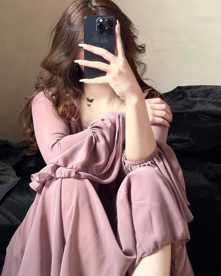 anime-boy-mirror-selfie-dp