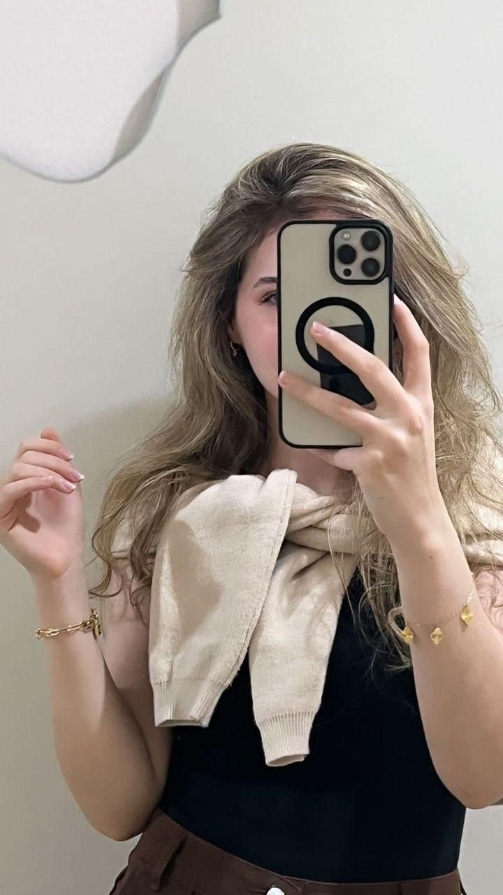 anime-girl-mirror-selfie-dp