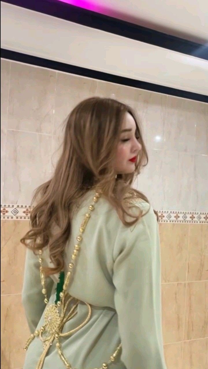 attitude-girl-photo-dp-instagram-wallpaper