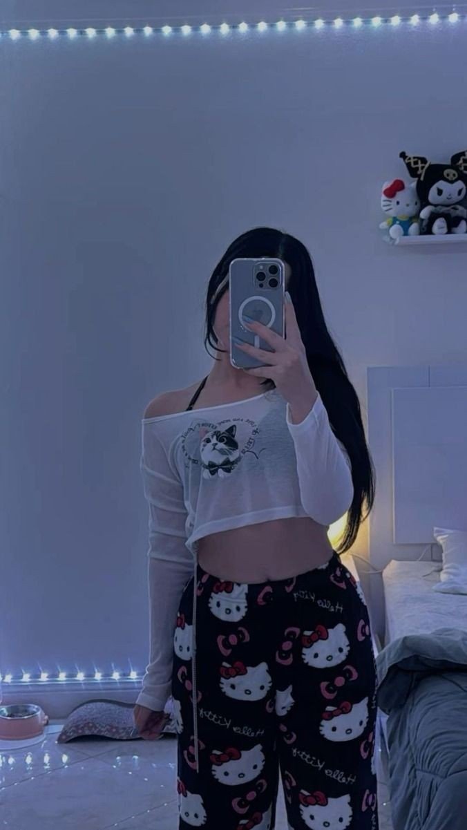 boy-mirror-selfie-dp