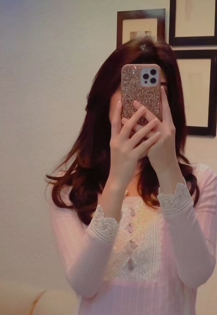 cute-mirror-selfie-dp-girl