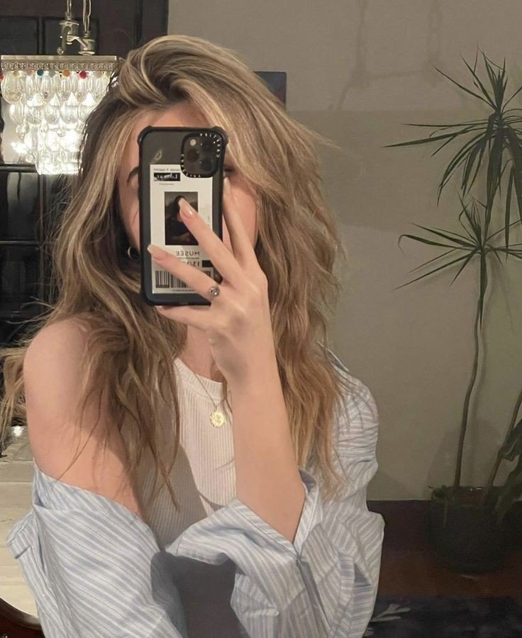 dp-for-instagram-for-girl-stylish-mirror-selfie