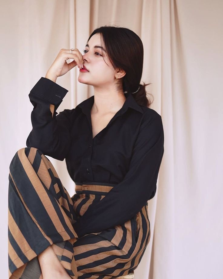 girl-photo-dp-back-side