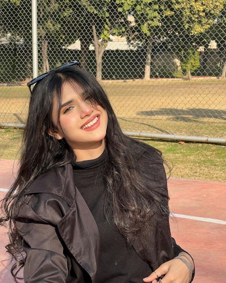 girl-photo-dp-instagram-black-attitude