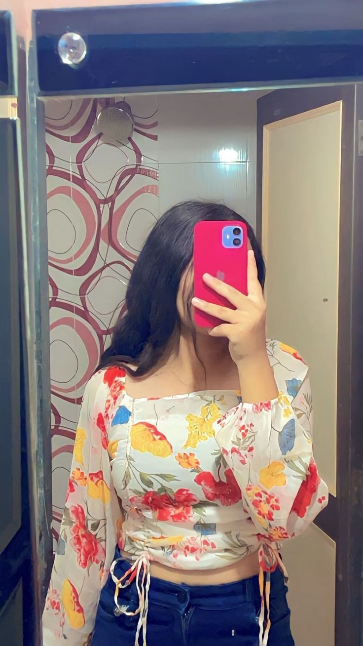 mirror-selfie-dp-girl-black