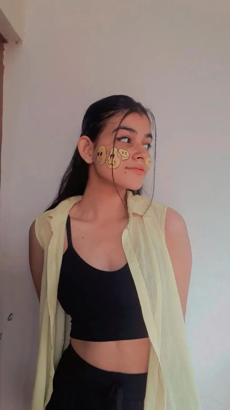 aesthetic-hide-face-girl-pic