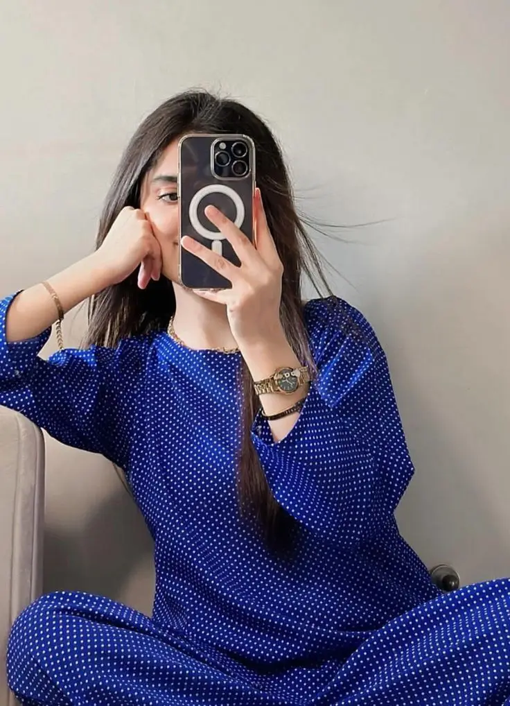 attitude-girl-dp-back-side