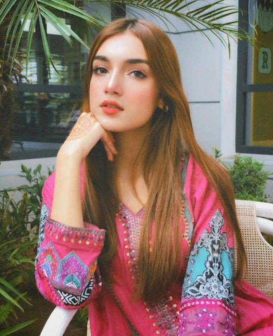 attitude-girl-dp-car