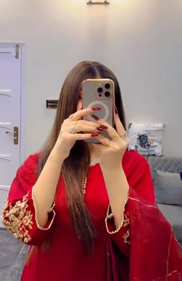 attitude-girl-dp-for-instagram-bio