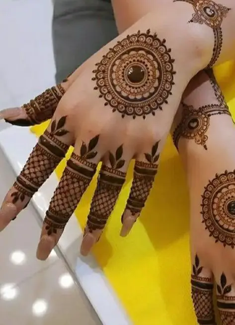 back-hand-mehndi-design-bridal-easy-arabic