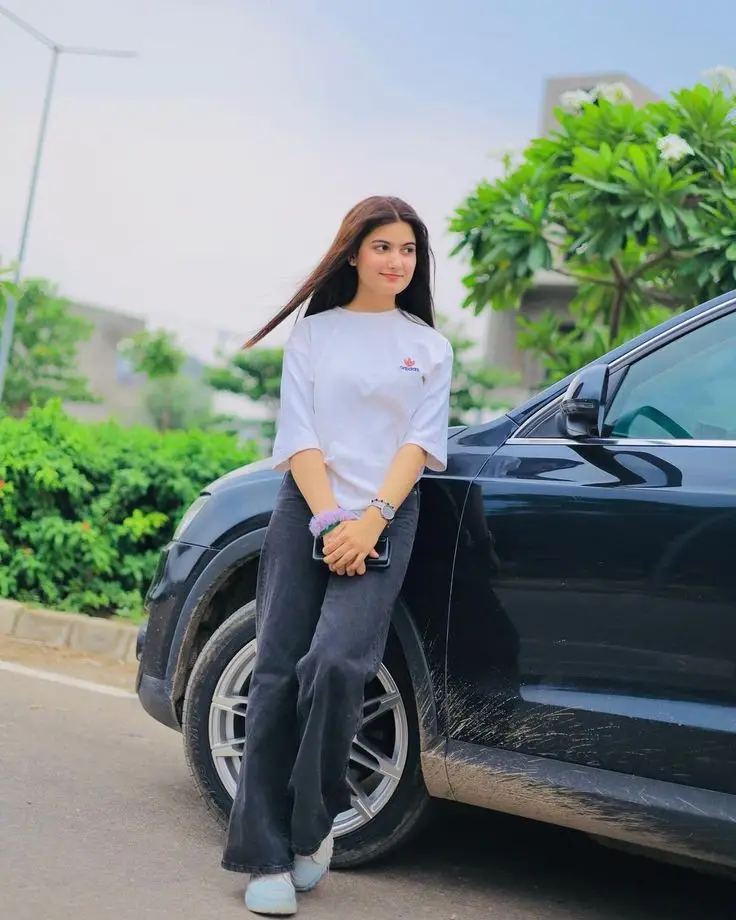 beautiful-cute-simple-girl-pic-hd