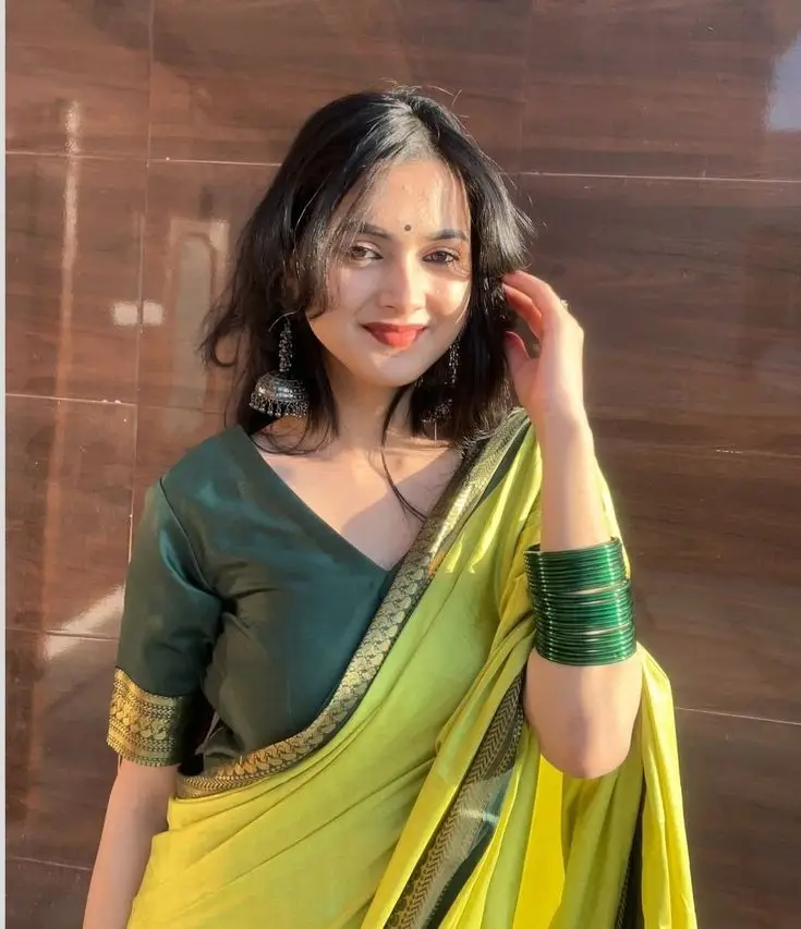 beautiful-cute-simple-girl-pic-hd