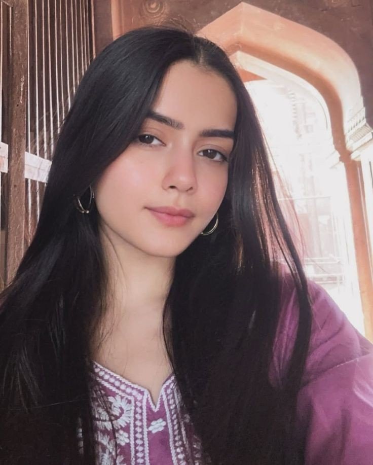 beautiful-cute-simple-girl-pic-indian