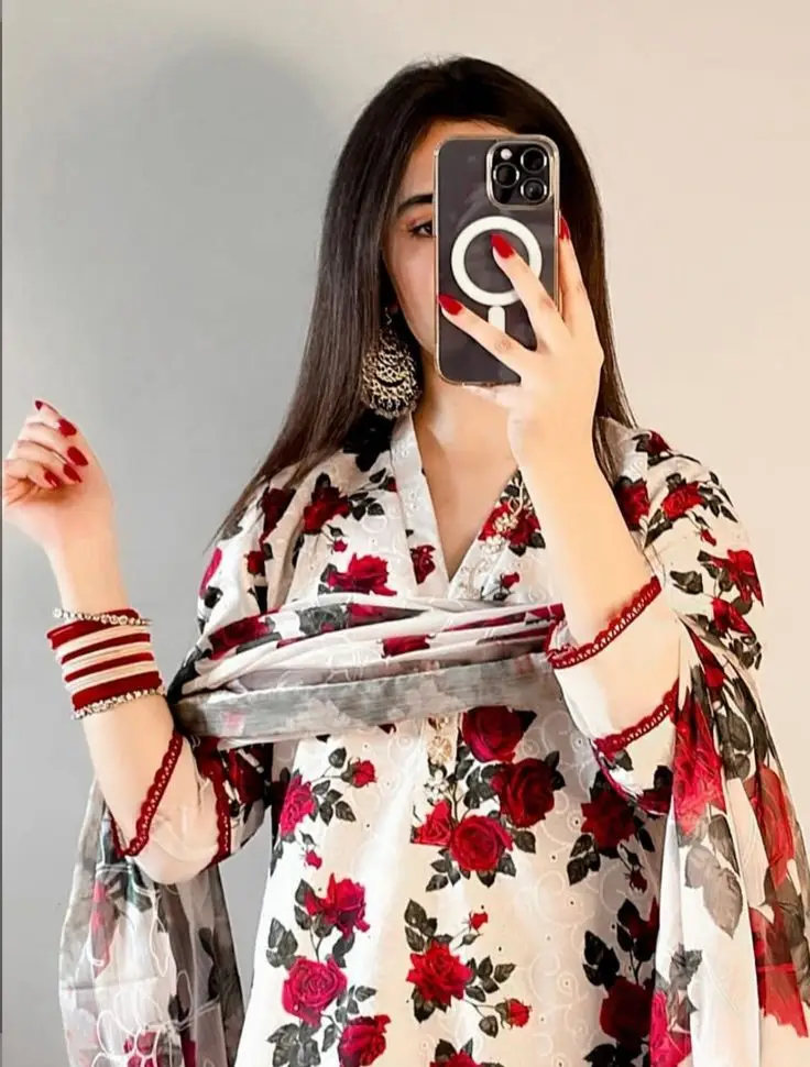 best-dp-for-whatsapp-for-girls-stylish-attitude