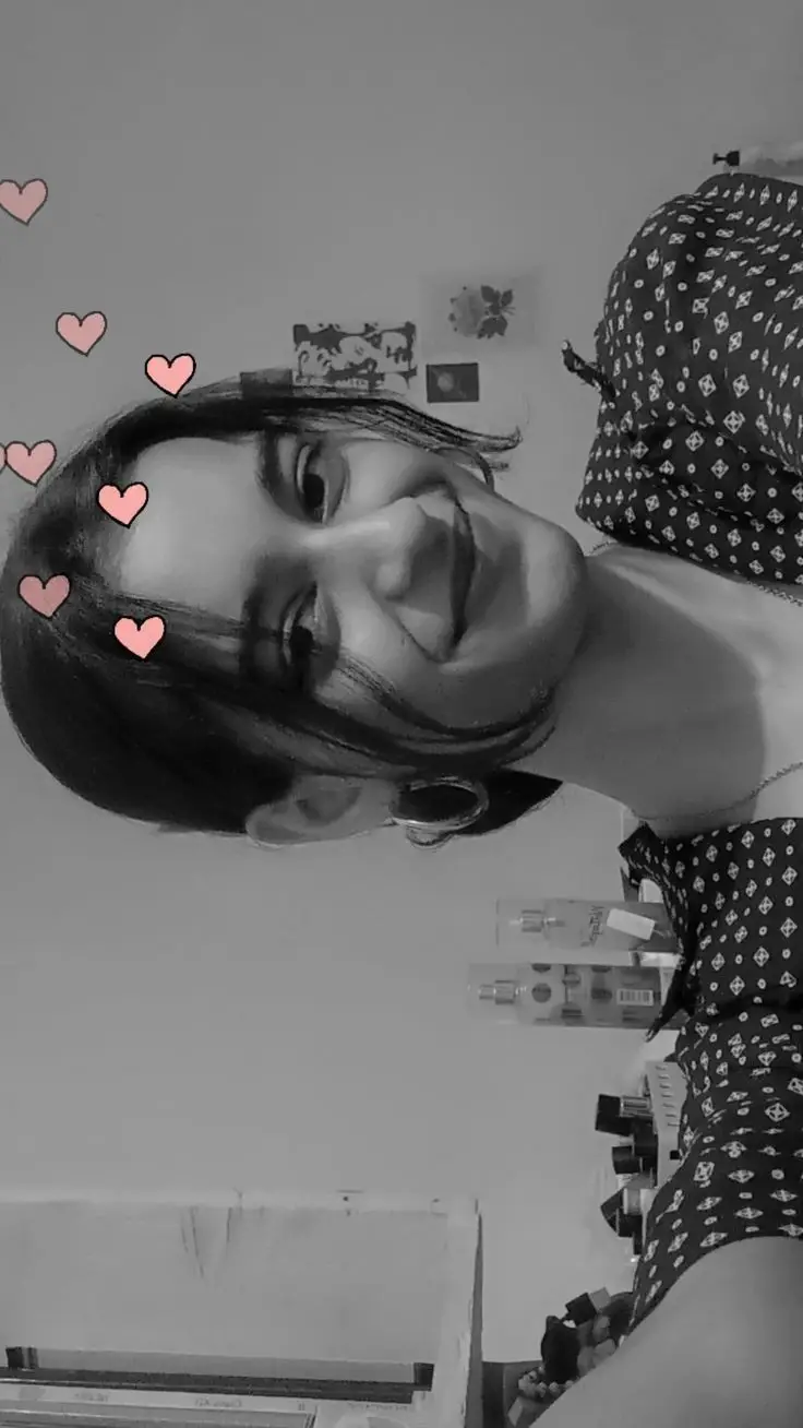 blur-hide-face-girl-pic