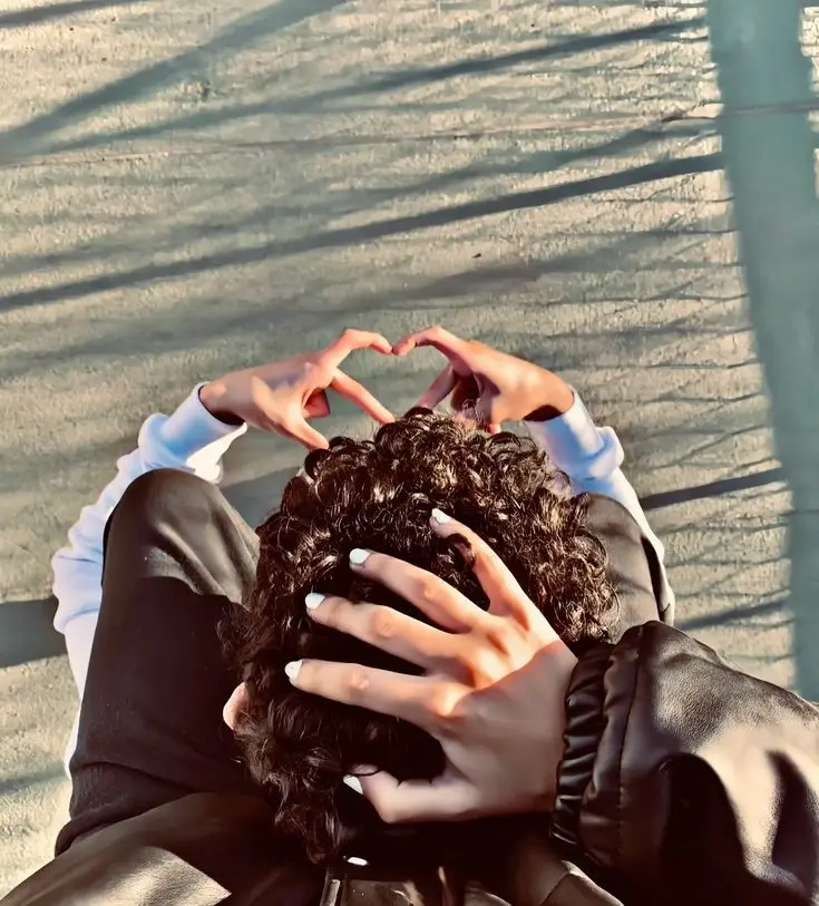 boy-girl-hand-pic-love-dp-for-instagram