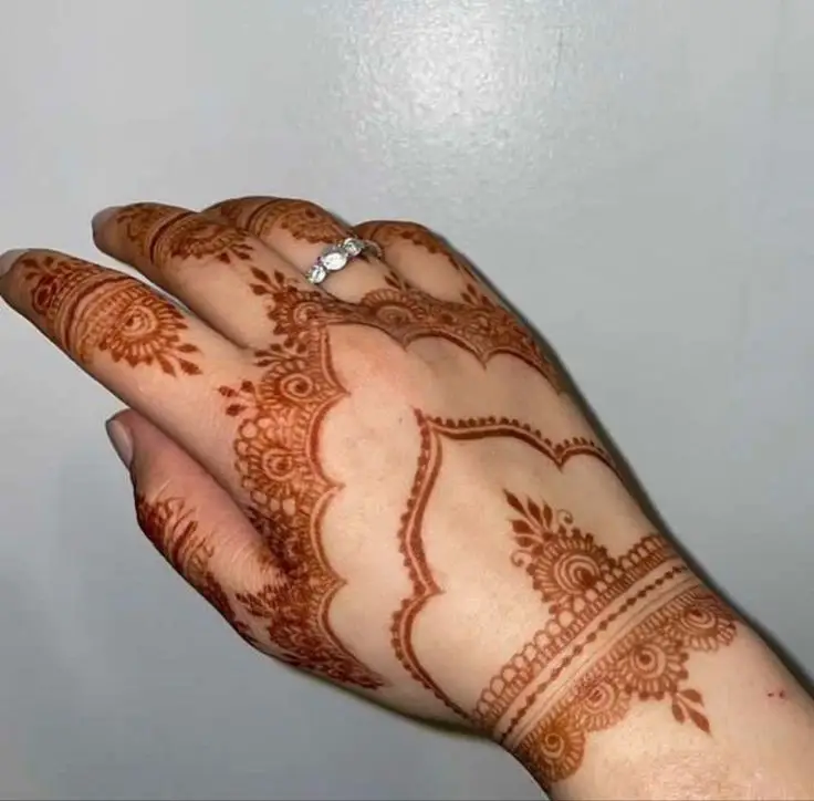 classic-back-hand-mehndi-design