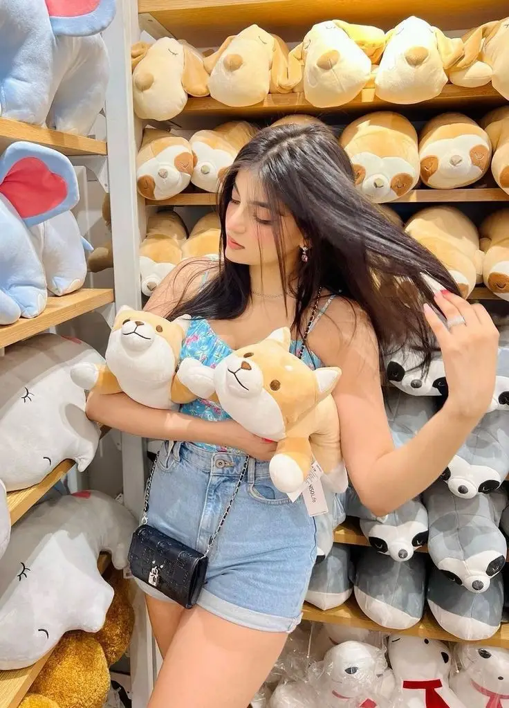 cool-attitude-girls-dp-stylish