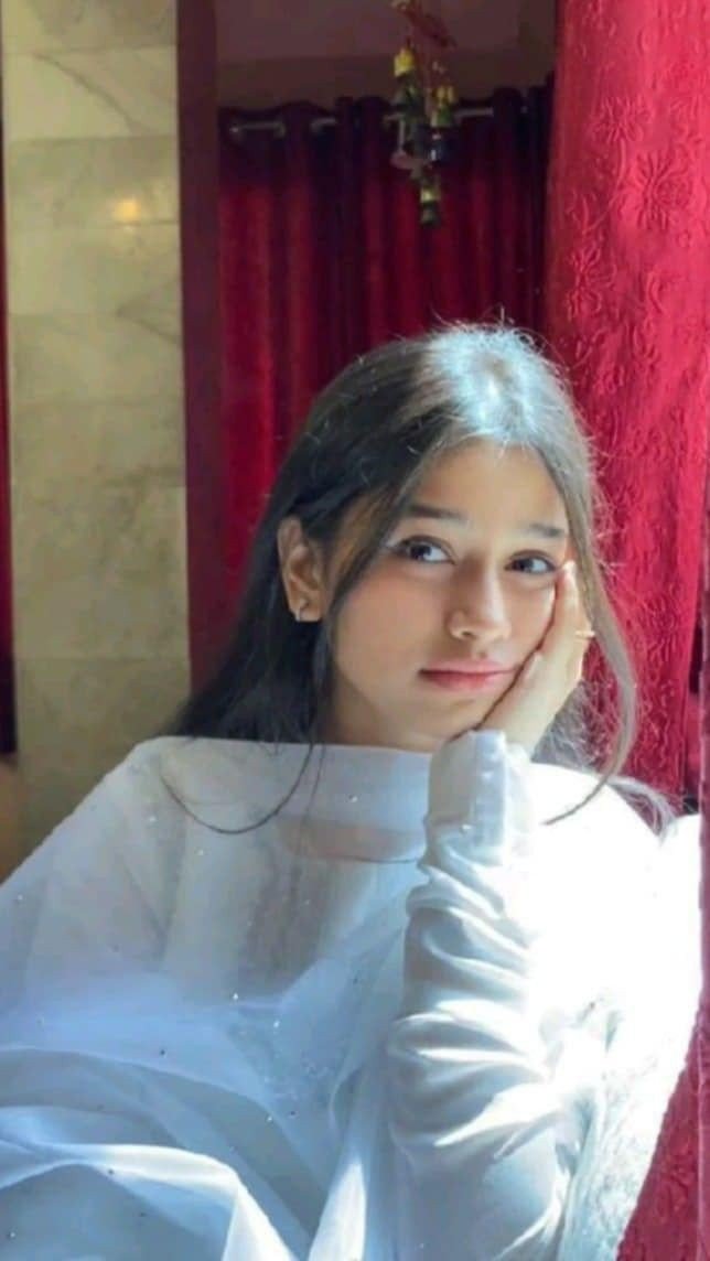 cute desi girl photo dp for whatsapp