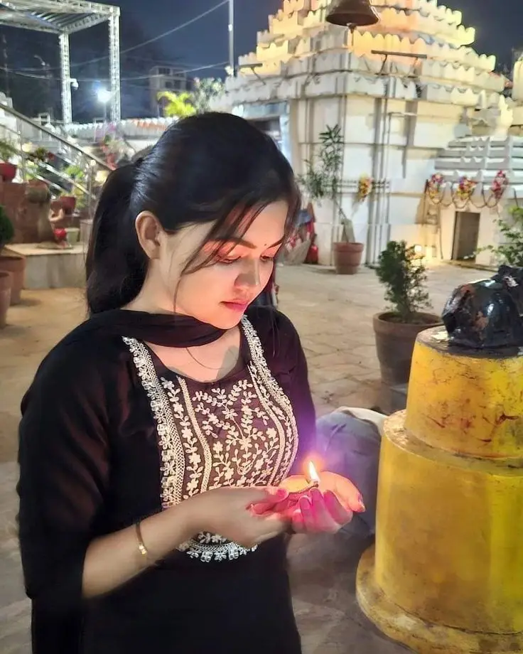 cute-girl-pic-cartoon-attitude-for-instagram-in-english-simple