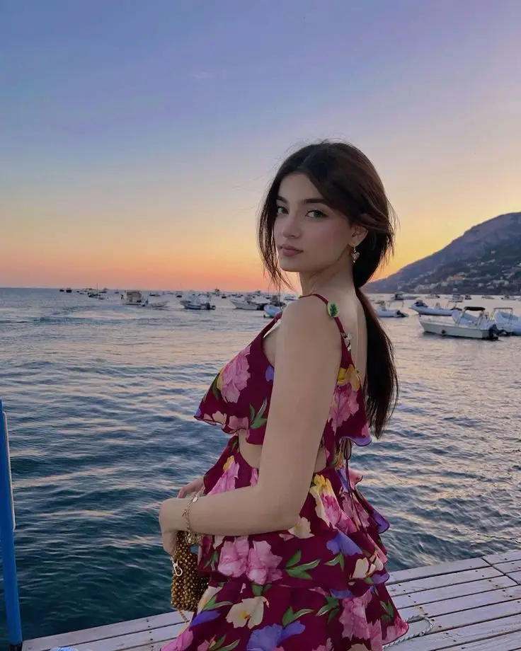 cute-selfie-poses-for-girls