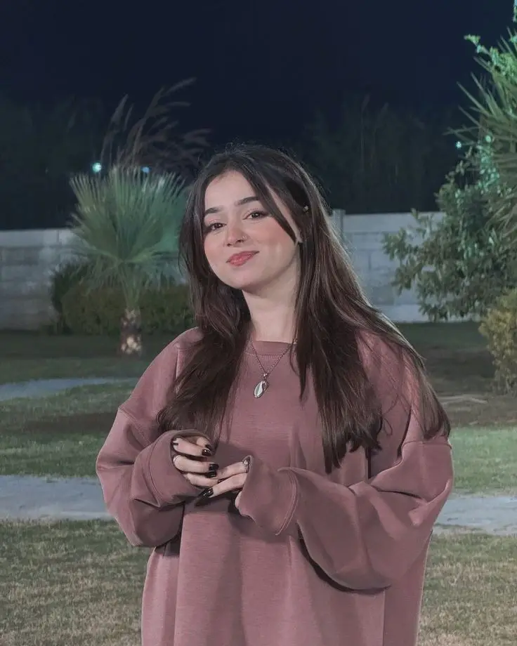 cute-simple-girl-pic-for-dp