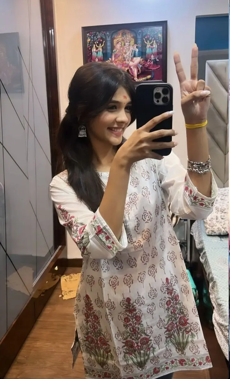 cute-single-girl-dp-instagram-attitude