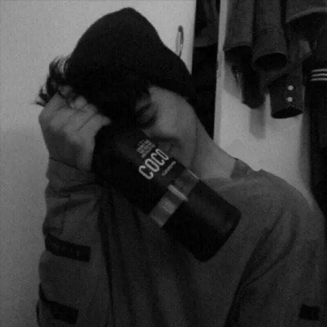 discord-pfp-black-and-white