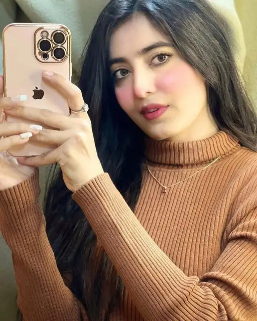 dp-for-instagram-for-girl-stylish-black-attitude-simple