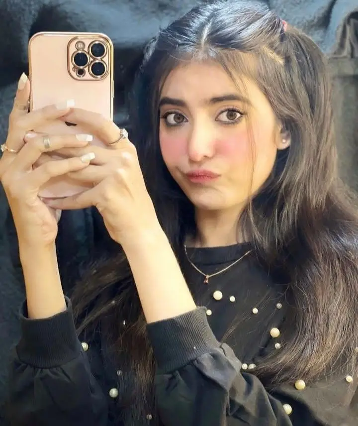 dp-for-instagram-for-girl-stylish-black-attitude-simple