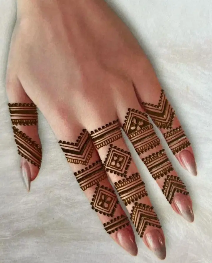 elegant-stylish-back-hand-mehndi-design