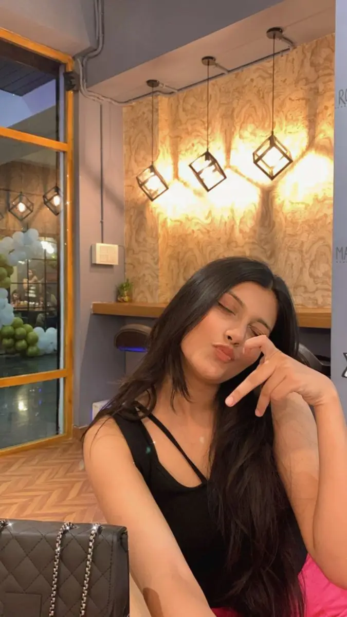 hidden🦋face-dp-for-girls