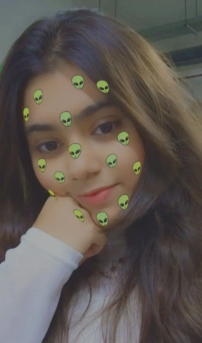 hide-face-girl-pic-back