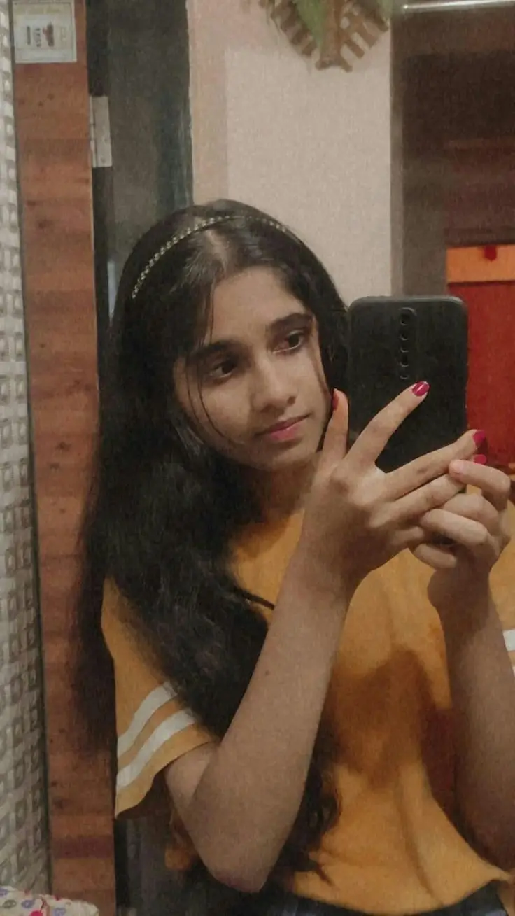 hide-face-girl-pic-black-instagram